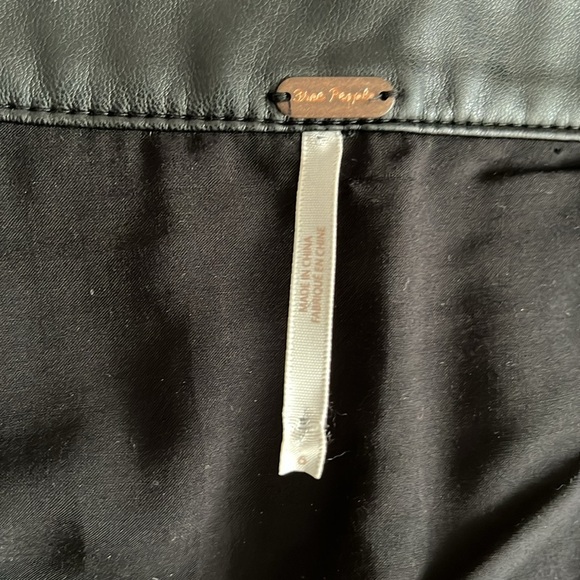 Free People Maisie Vegan Faux Leather A-line Snap Front Mini Skirt size 6 - Picture 8 of 9